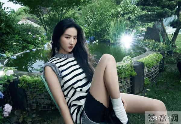 刘亦菲的美是红玫瑰与白月光的和解