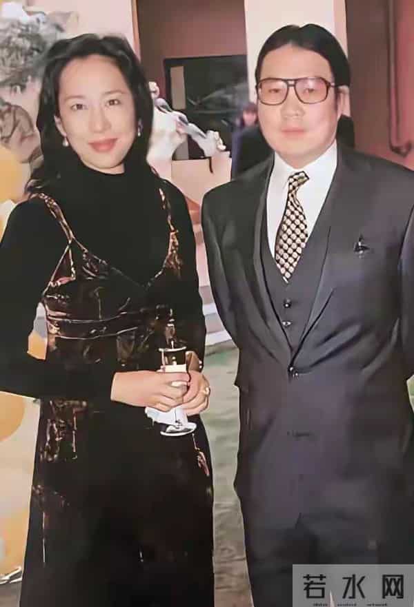 郭晶晶也没想到,79岁公公霍震霆再破天花板,让整个豪门圈沉默