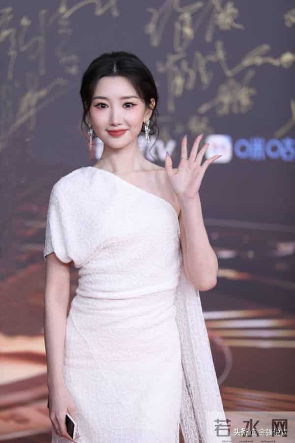 与陈晓闪婚领证传闻真相大白1个多月,毛晓彤近况曝出,并不意外