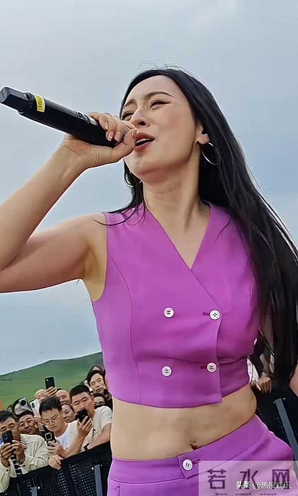 原相机下的唐艺,胖胖的有点老脸上有褶皱,可她的努力却值得赞扬