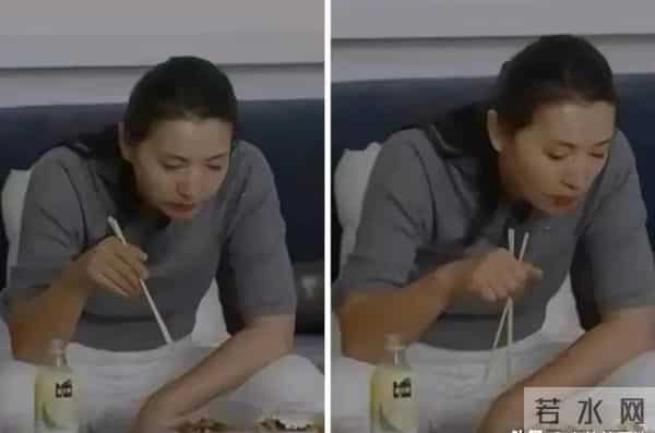 陈好吃饭的时候 两腿岔开 胳膊撑在腿上 皮肤又光又滑 一点都不显老