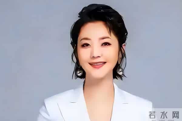 51岁主持人方琼:嫁给电视台领导,21岁儿子不仅长得像她还是学霸