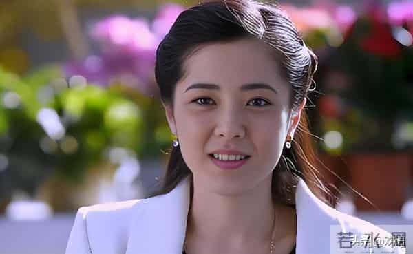 靠美貌征服无数男人,却出道至今零绯闻,49岁回老家种地素颜出镜