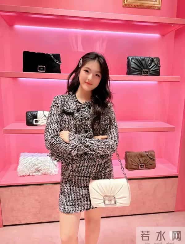 李湘没想到,自己养得"膀大腰圆"的女儿,竟为何超莲做"嫁衣"