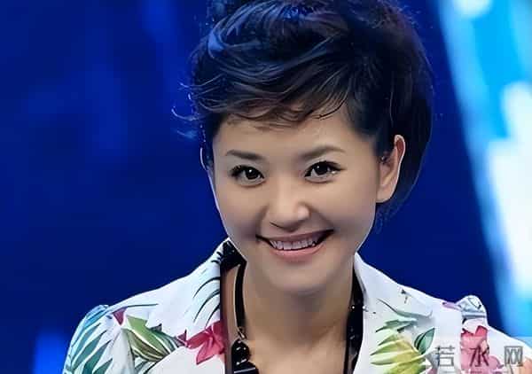 51岁主持人方琼:嫁给电视台领导,21岁儿子不仅长得像她还是学霸