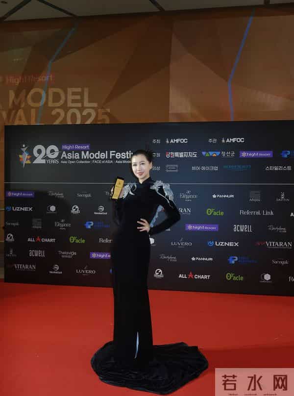 中国模特第一人！ 沈阳姑娘曲迪娜荣获亚洲模特盛典“明星模特奖”