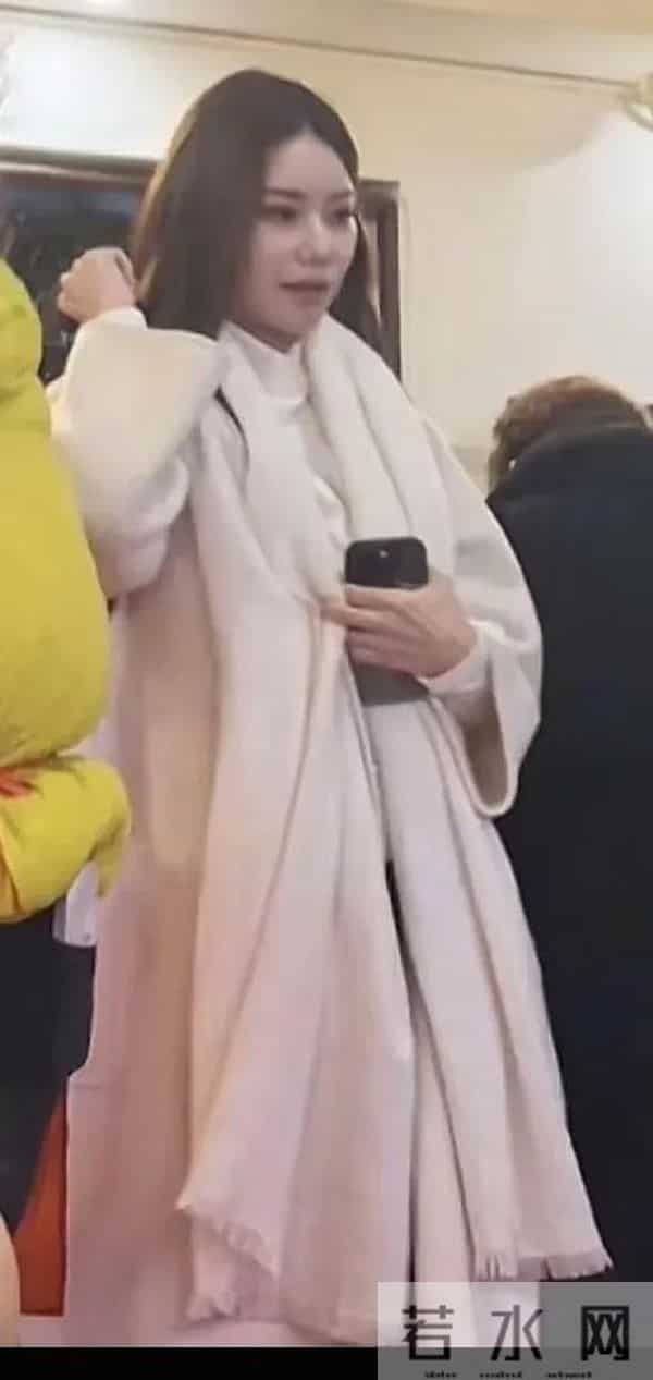 最新!汪小菲带玥儿姐弟饭店吃鱼,马筱梅妈味十足!