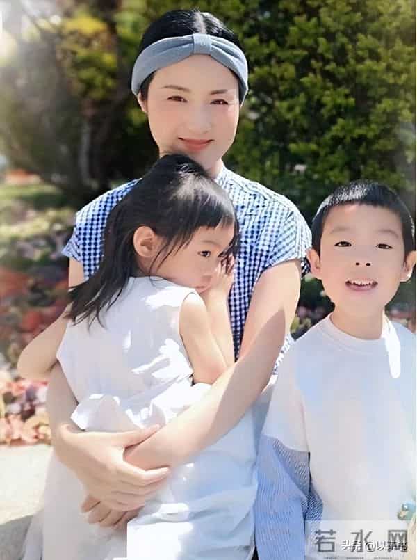 她是著名歌唱家，不惧流言嫁三婚前央视主持丈夫，三年生一儿一女