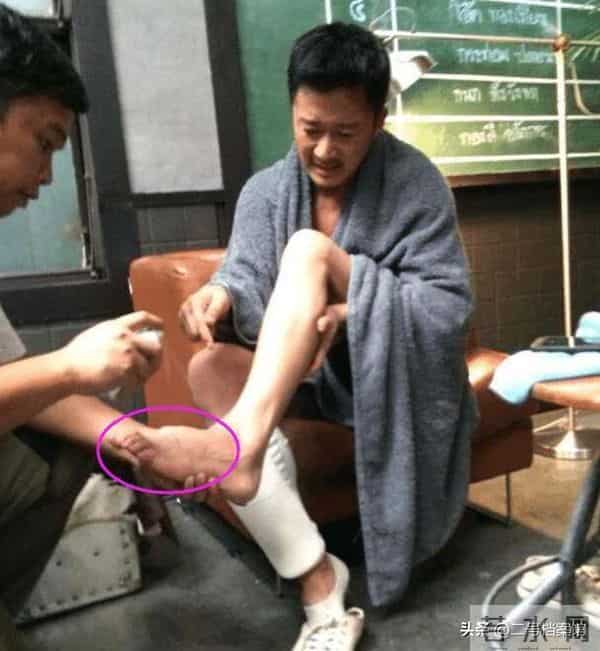 吴京深夜发文，短短4个字就让网友炸开了锅，担心的事还是发生了