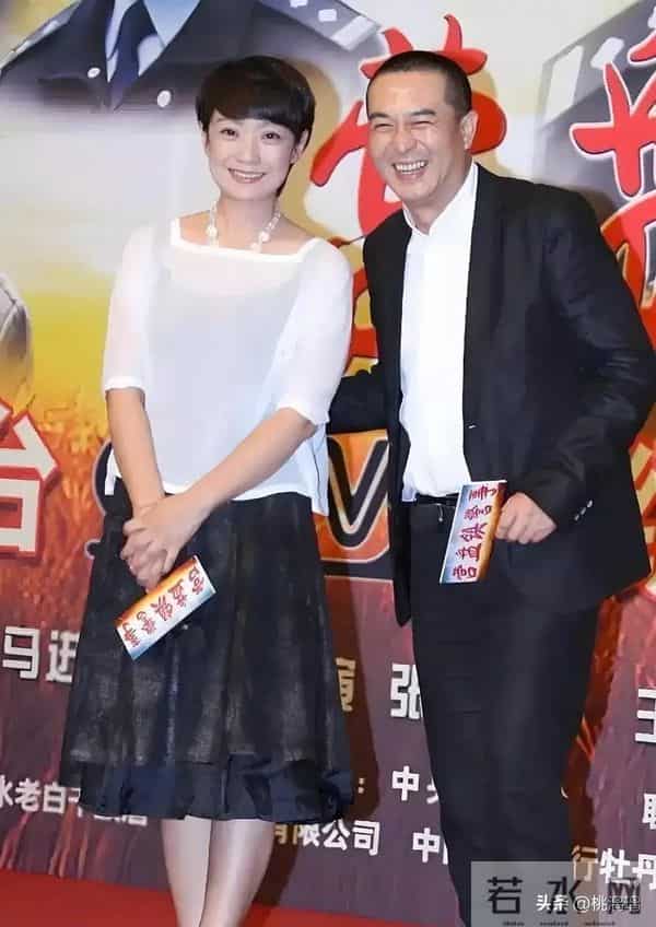 张嘉译娶妻生女很幸福，他的前妻杜珺，如今过得怎样？