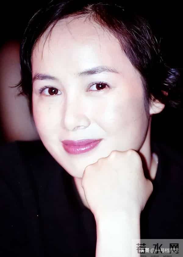 国内挣钱国外花?59岁的蒋雯丽又瘦又老,如今的下场怪不了别人