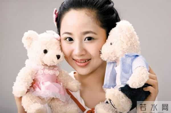 一场生日,戳穿了杨紫在演艺圈的地位,原来肖战一个字都没说错