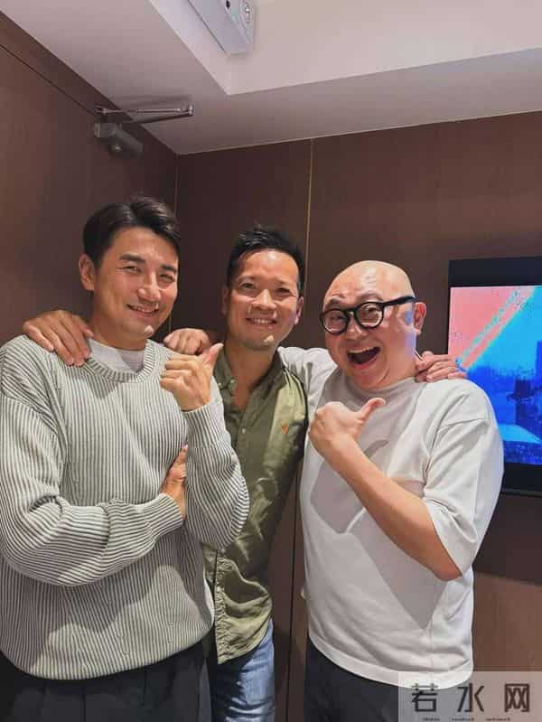 香港著名女星婚后首度宴请媒人 ，网民从合照细节引发怀孕猜测