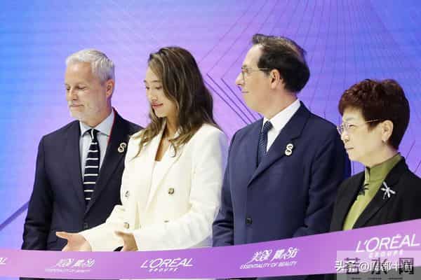 郑钦文空降第八届进博会,现场分享护肤秘诀:“防晒+保湿”