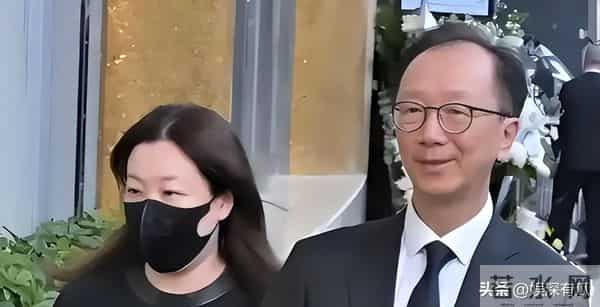 恩爱23年,73岁梁锦松逐渐变老,47岁伏明霞貌美如花