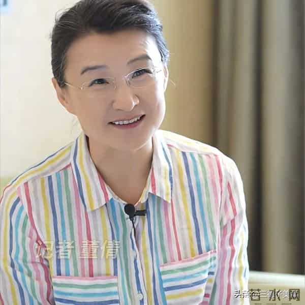 原来他们是夫妻,两位央视主持人低调多年,如今一家三口很幸福