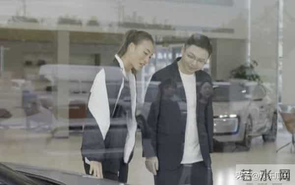 郑钦文上海奥迪店买车被偶遇 休闲装配高马尾 超级无敌好看 好美好飒