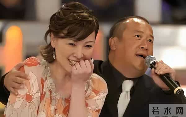 和乔妹合照后,陈百祥又曝曾志伟盯上了余咏珊,小心思演都不演了