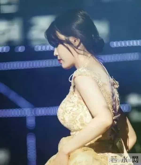 李知恩自从踏进演艺圈后身材突飞猛进,财阀们应该没发现吧!