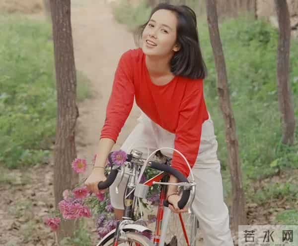 59岁蒋雯丽现状,定居国外,又瘦又老,一代女神消失不见