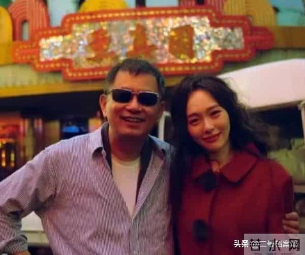 陪睡陪玩只是前菜，继袭警、舔手指被曝后，又一女星曝"圈中内幕"