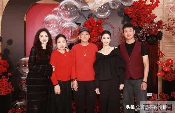 关悦晒董璇庆生照!张维伊比佟大为高不少 小酒窝和佟家小子太般配