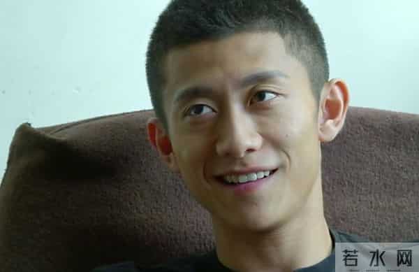 被“发腮”的张一山惊艳,33岁终于长开,网友:杨紫得避嫌了