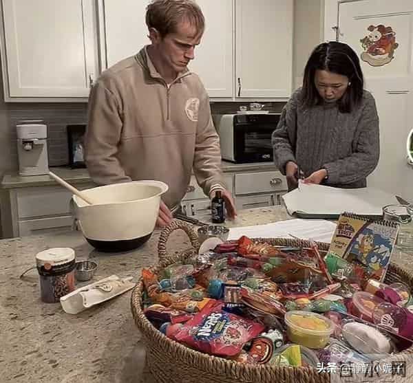 小黄打扮奇特过万圣节:安呈旺首次下厨,婆婆情绪价值拉满,真好