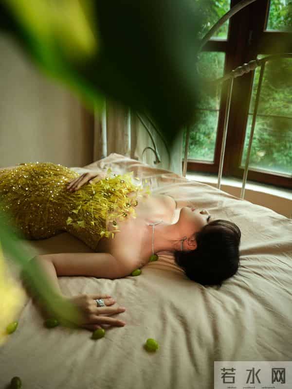 蓝盈莹，好绝的腰臀比！