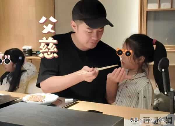 陈赫女儿9岁生日，张子萱出场撒糖，婆婆一脸慈爱，五口人超幸福