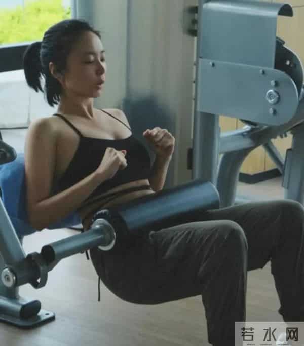 辛芷蕾新片首映礼,张颂文肿又油,蒋勤勤惊艳,高叶咋瘦的皮包骨