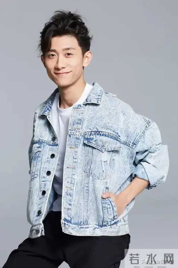 被"发腮"的张一山惊艳,33岁终于长开,网友:杨紫得避嫌了