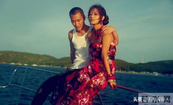 51岁徐静蕾近况曝光：没结婚但有伴侣，定居美国6年，吃成胖美人