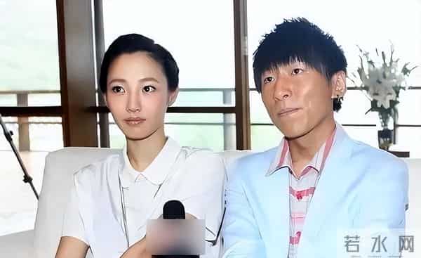 白百何带两个儿子现身!17岁大儿子长得像前夫陈羽凡,二儿子5岁