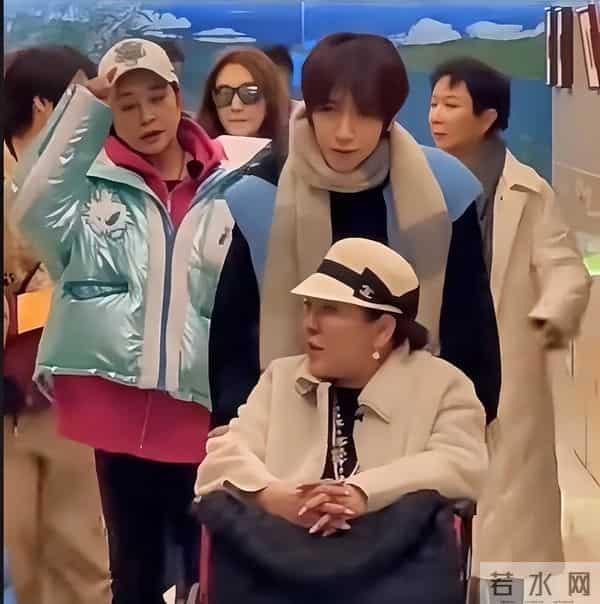 郭碧婷爸爸狠狠的甩了向太一巴掌,自己看病从没花女儿一分钱。