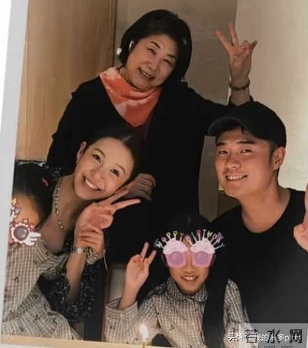 陈赫女儿9岁生日，张子萱出场撒糖，婆婆一脸慈爱，五口人超幸福
