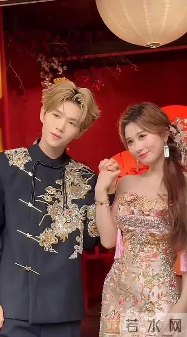 鹿哈官宣领证!8 年爱情长跑终成正果,娇妻身材火辣,夫妻相拉满