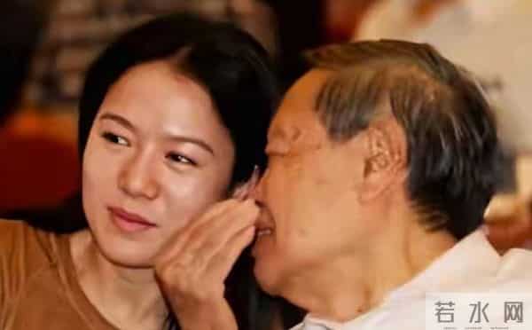 杨振宁远行，翁帆同窗忆：21年婚姻，真相比遗产争议暖