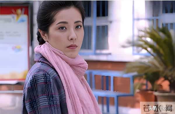 靠美貌征服无数男人,却出道至今零绯闻,49岁回老家种地素颜出镜