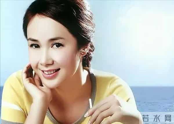 59岁蒋雯丽现状,定居国外,又瘦又老,一代女神消失不见