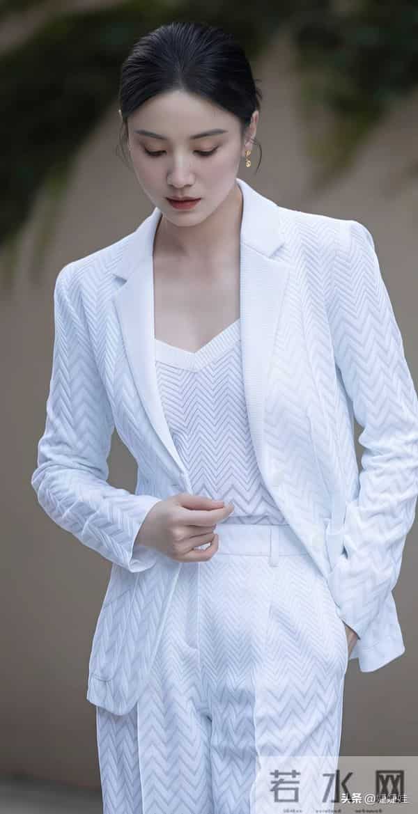 有种“夺命的刀”,叫宋佳的腰;有种“夺人的魂”,叫宋佳的臀