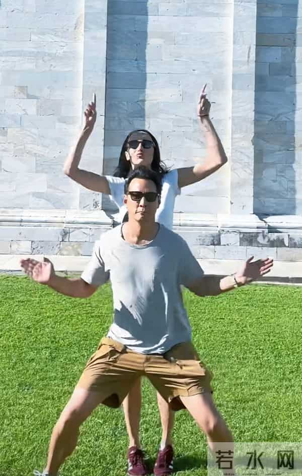 吴彦祖与混血妻子同一动作打卡多地景点，搞笑又甜蜜浪漫！