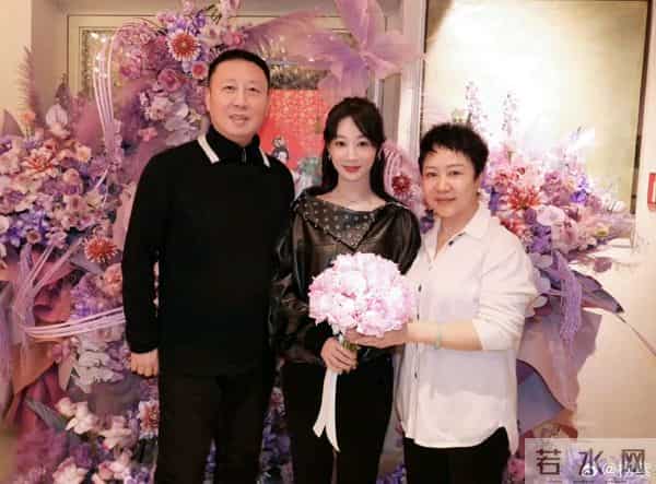 杨紫生日发文感谢一路以来陪伴我,支持我的朋友!