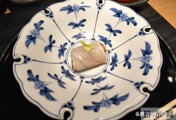 陈赫为9岁女儿庆生,到私密饭店吃万元日料,和张子萱亲热不避人