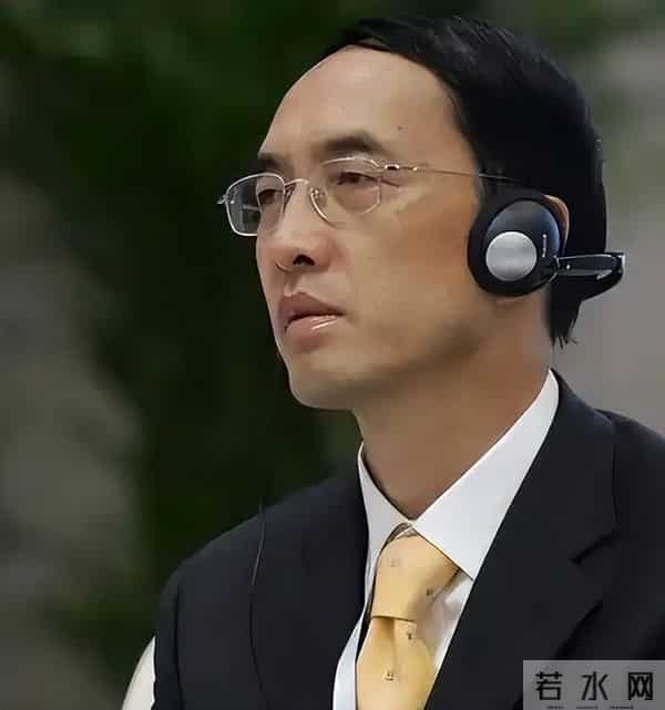 前央视主持刘芳菲现状,俩富豪前任全都判死刑,如今她满眼空洞