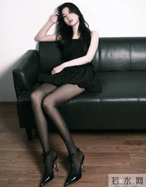 周雨彤 穿上黑丝的腿居然如此顶