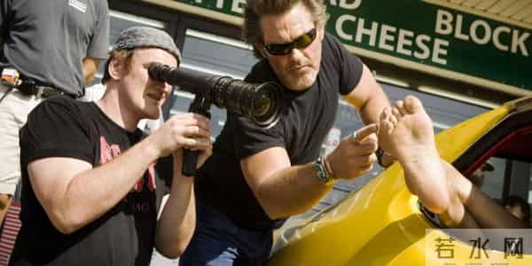 炸!顶流导演被爆骚扰多位女星,曾花7万块在夜店舔女招待的脚?