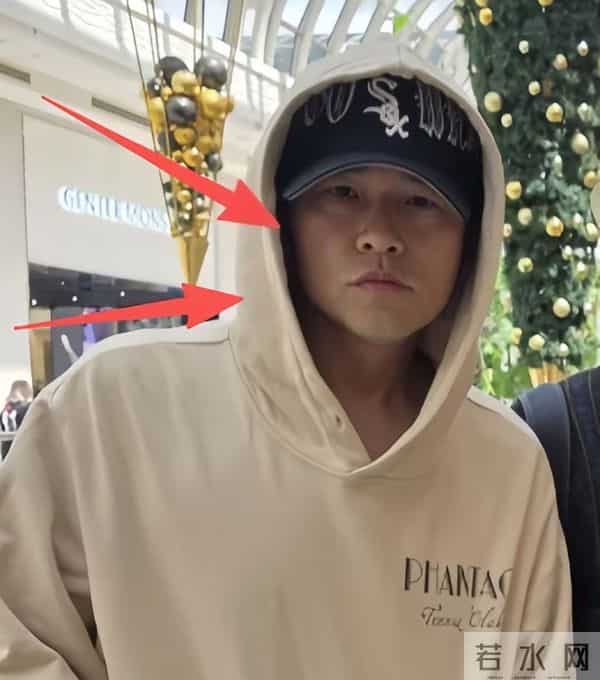 周杰伦带老婆在墨尔本,没胡子满脸褶,眼袋硕大跟半月前判若两人