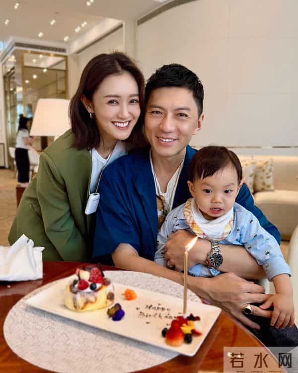 香港明星夫妻宣布再次当父母，儿子长得很可爱，恭喜这对夫妻