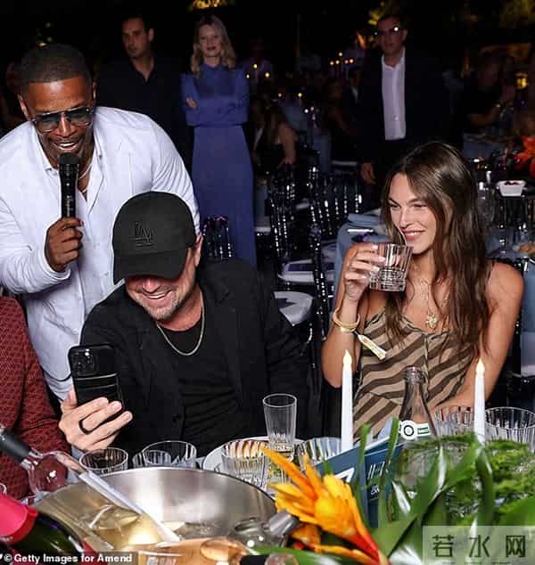 “小李子”恋情曝光!27岁二婚女友获母亲认可,25岁定律不灵了?